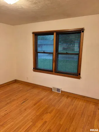 $119,000 | 303 Laurel Drive, Jacksonville, IL 62650