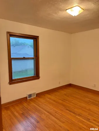 $119,000 | 303 Laurel Drive, Jacksonville, IL 62650