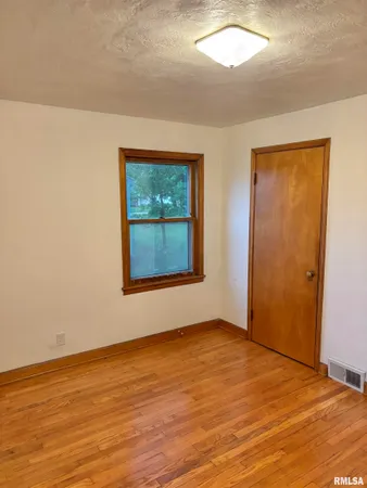 $119,000 | 303 Laurel Drive, Jacksonville, IL 62650