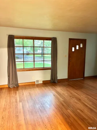 $119,000 | 303 Laurel Drive, Jacksonville, IL 62650