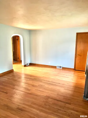 $119,000 | 303 Laurel Drive, Jacksonville, IL 62650