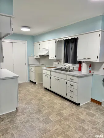 $119,000 | 303 Laurel Drive, Jacksonville, IL 62650