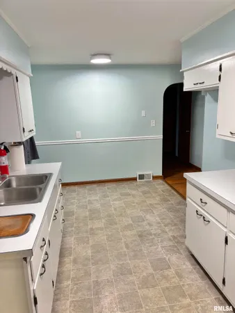 $119,000 | 303 Laurel Drive, Jacksonville, IL 62650