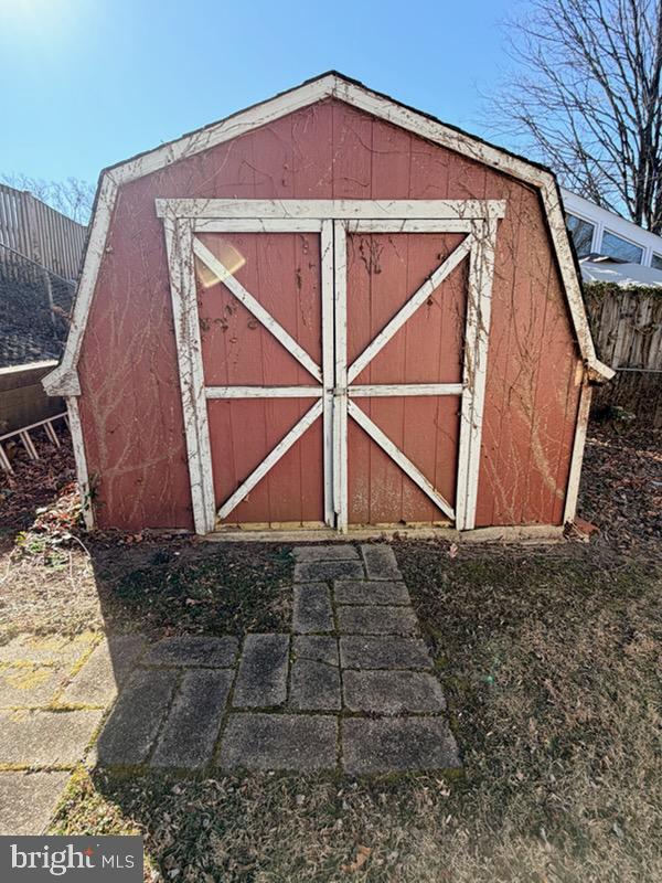 6301 Julian Street Springfield, VA 22150 - Photo 3 of 8