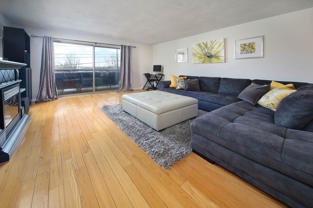 32 Whites Avenue, Unit D33 Watertown, MA 02472 - Photo 2 of 5