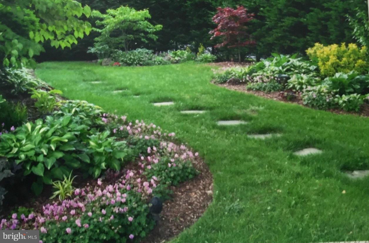 15200 Old Hanover Road Upperco, MD 21155 - Photo 25 of 30 Artist-Designed and Cut the Flowerbeds...