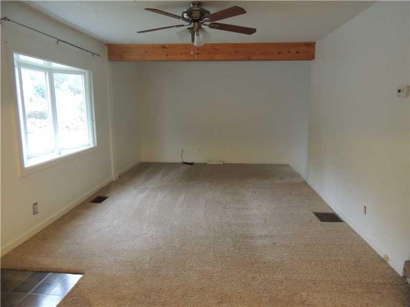 3142 Santiago Road Imperial, PA 15126 - Photo 3 of 13 Living Room.