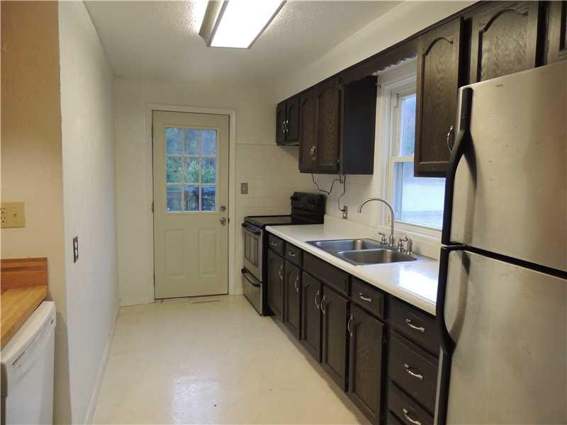 3142 Santiago Road Imperial, PA 15126 - Photo 4 of 13 Cafeteria/Kitchen.