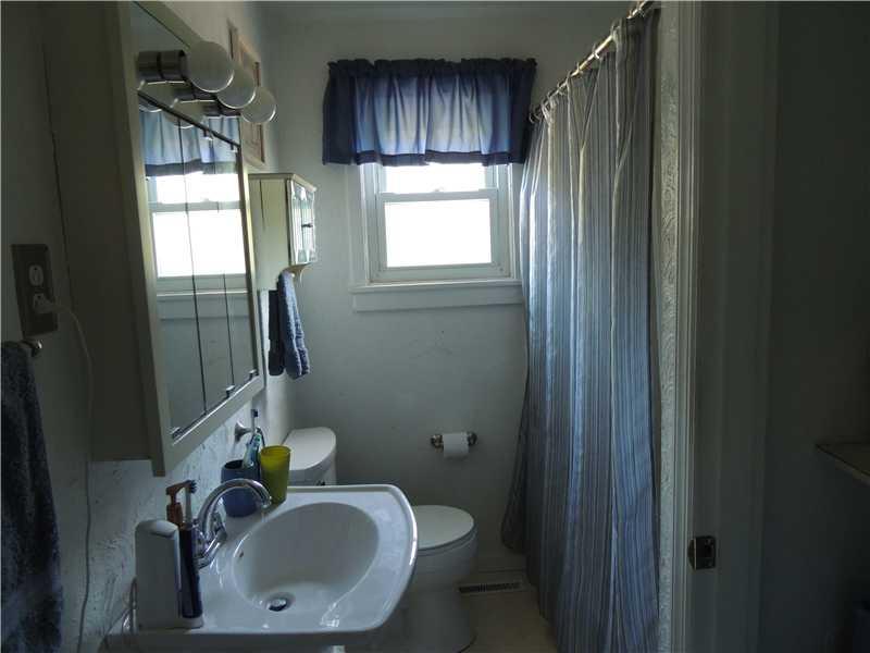 3142 Santiago Road Imperial, PA 15126 - Photo 9 of 13 Full Bath.
