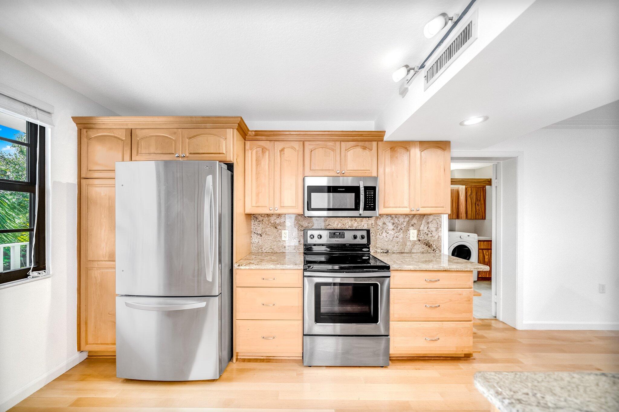 6109 Balboa Circle, Unit 302 Boca Raton, FL 33433 - Photo 8 of 40 18-web-or-mls-JOY09461