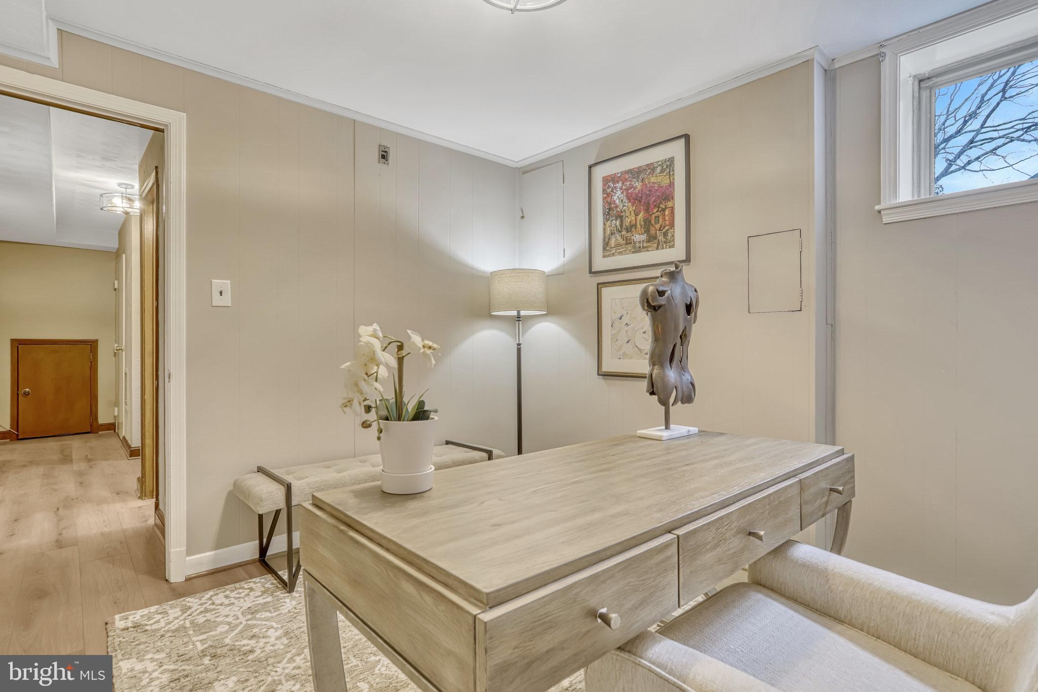 826 West Braddock Road Alexandria, VA 22302 - Photo 46 of 56 a room with a table chairs and a wooden floor