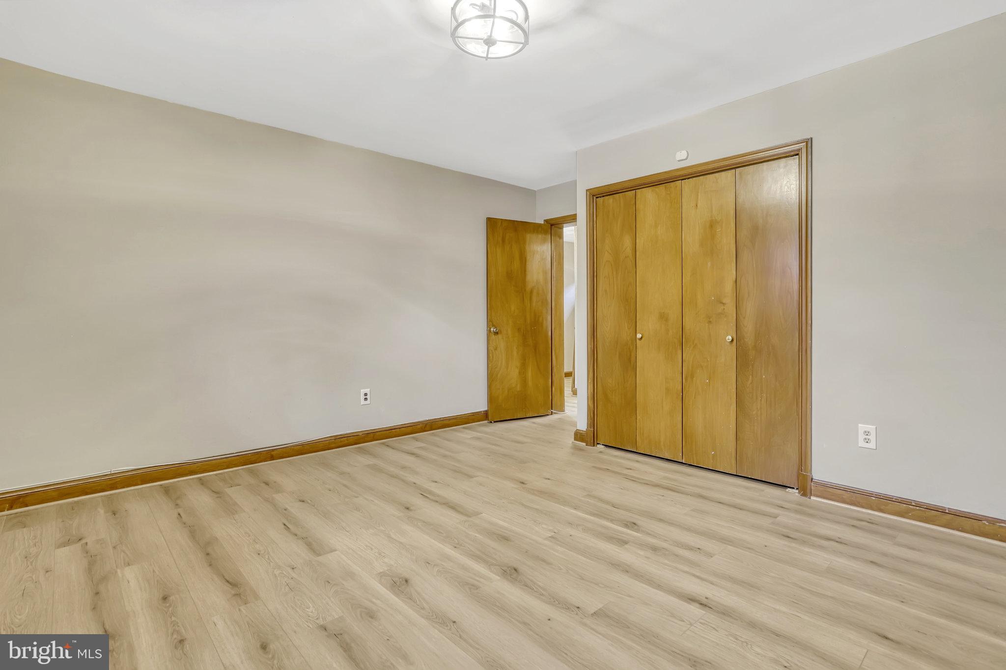 826 West Braddock Road Alexandria, VA 22302 - Photo 48 of 56 a view of an empty room with wooden floor and a window