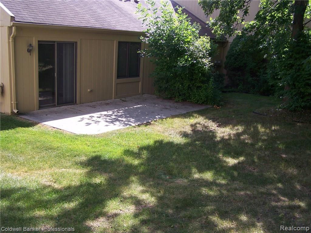 2347 Rochelle Park Drive Rochester, MI 48309 - Photo 17 of 19 BACK