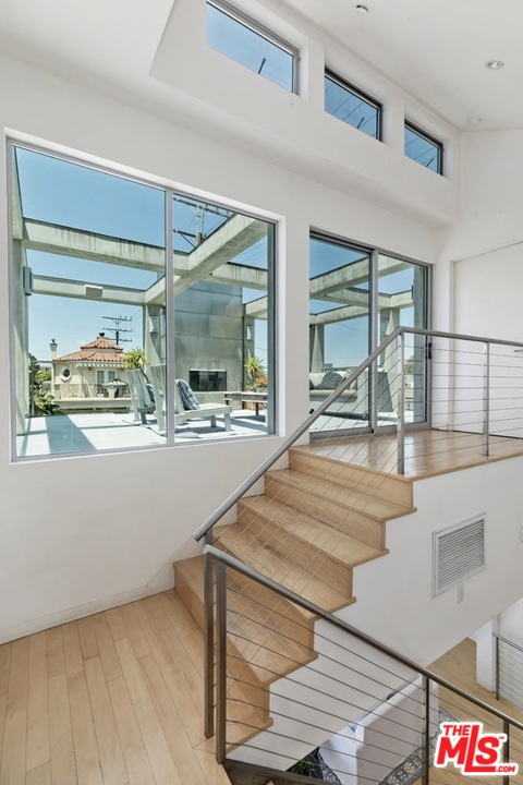 32 Fleet Street Marina del Rey, CA 90292 - Photo 21 of 39 a room with lots of counter top space and wooden floor