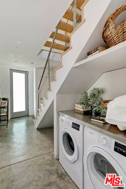 32 Fleet Street Marina del Rey, CA 90292 - Photo 26 of 39 a utility room with dryer and washer