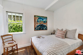 32 Fleet Street Marina del Rey, CA 90292 - Photo 28 of 39 a bedroom with a bed and a chair