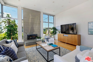 32 Fleet Street Marina del Rey, CA 90292 - Photo 29 of 39 a living room with furniture and a flat screen tv