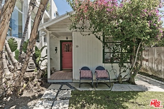 32 Fleet Street Marina del Rey, CA 90292 - Photo 30 of 39 a front view of a house with garden