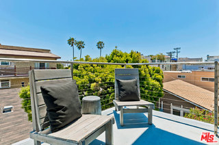 32 Fleet Street Marina del Rey, CA 90292 - Photo 33 of 39 a view of roof deck with couches and potted plants