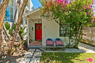 32 Fleet Street Marina del Rey, CA 90292 - Photo 34 of 39 a house view with a yard