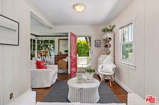 32 Fleet Street Marina del Rey, CA 90292 - Photo 37 of 39 a living room with furniture and a potted plant