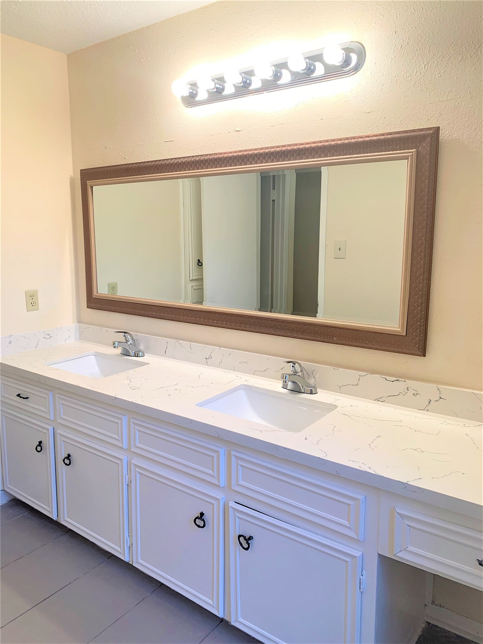 4224 Boone Road Houston, TX 77072 - Photo 2 of 37