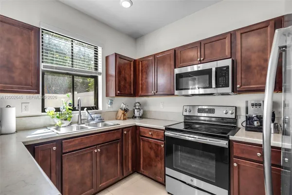 $550,000 | 10371 West 32nd Lane, Hialeah, FL 33018