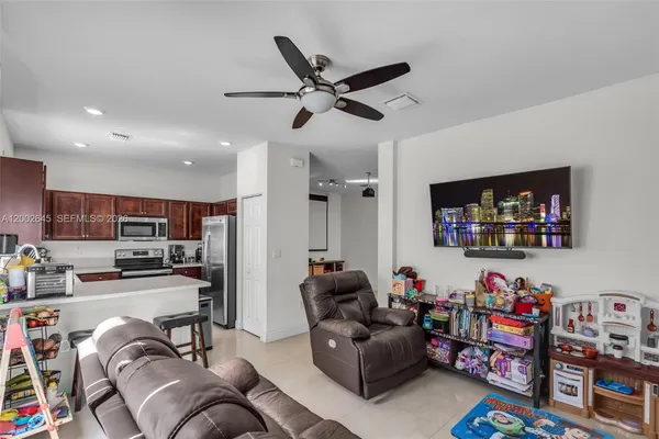 $550,000 | 10371 West 32nd Lane, Hialeah, FL 33018