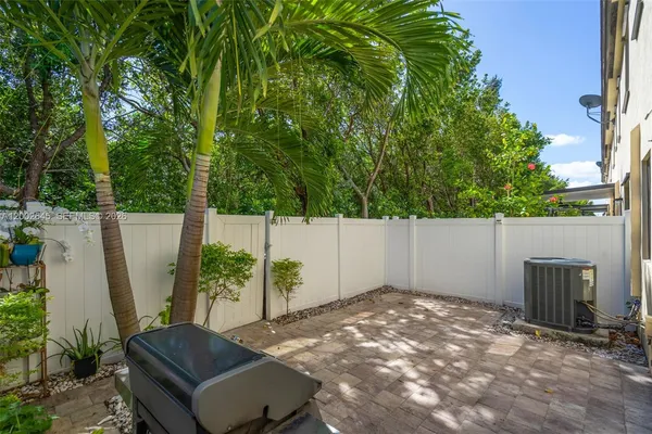 $550,000 | 10371 West 32nd Lane, Hialeah, FL 33018