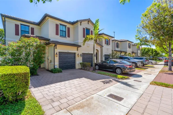 $550,000 | 10371 West 32nd Lane, Hialeah, FL 33018