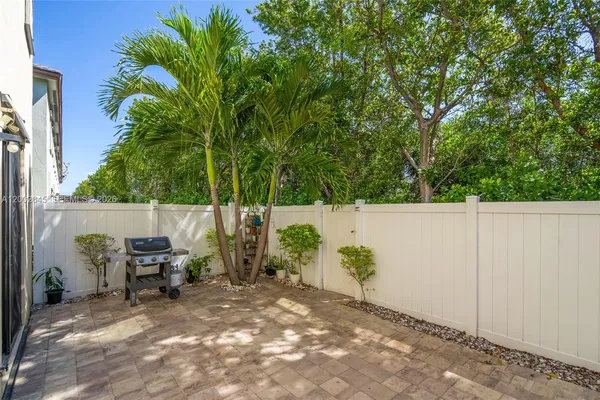 $550,000 | 10371 West 32nd Lane, Hialeah, FL 33018