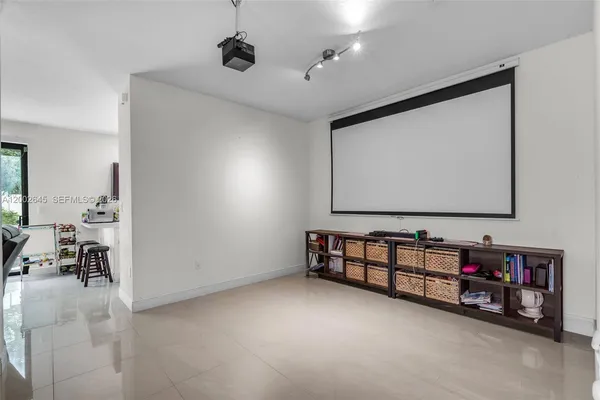 $550,000 | 10371 West 32nd Lane, Hialeah, FL 33018