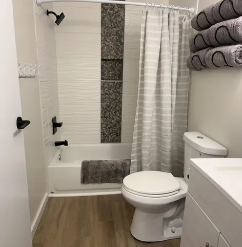 $174,900 | 121 Henderson Place, Cadillac, MI 49601