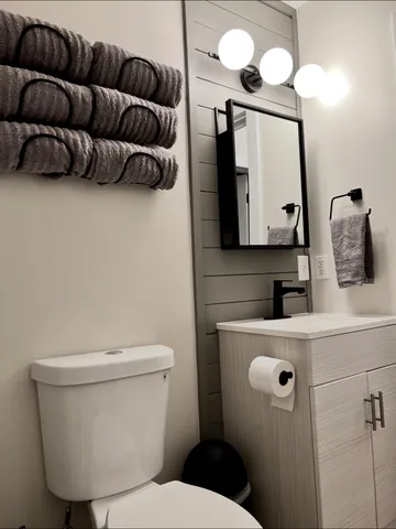 $174,900 | 121 Henderson Place, Cadillac, MI 49601