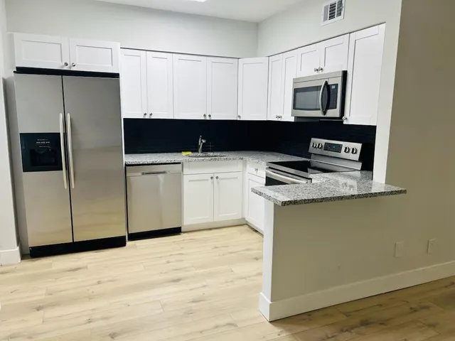 $1,900 | 260 Northwest 19th Street, Unit 6, Boca Raton, FL 33432