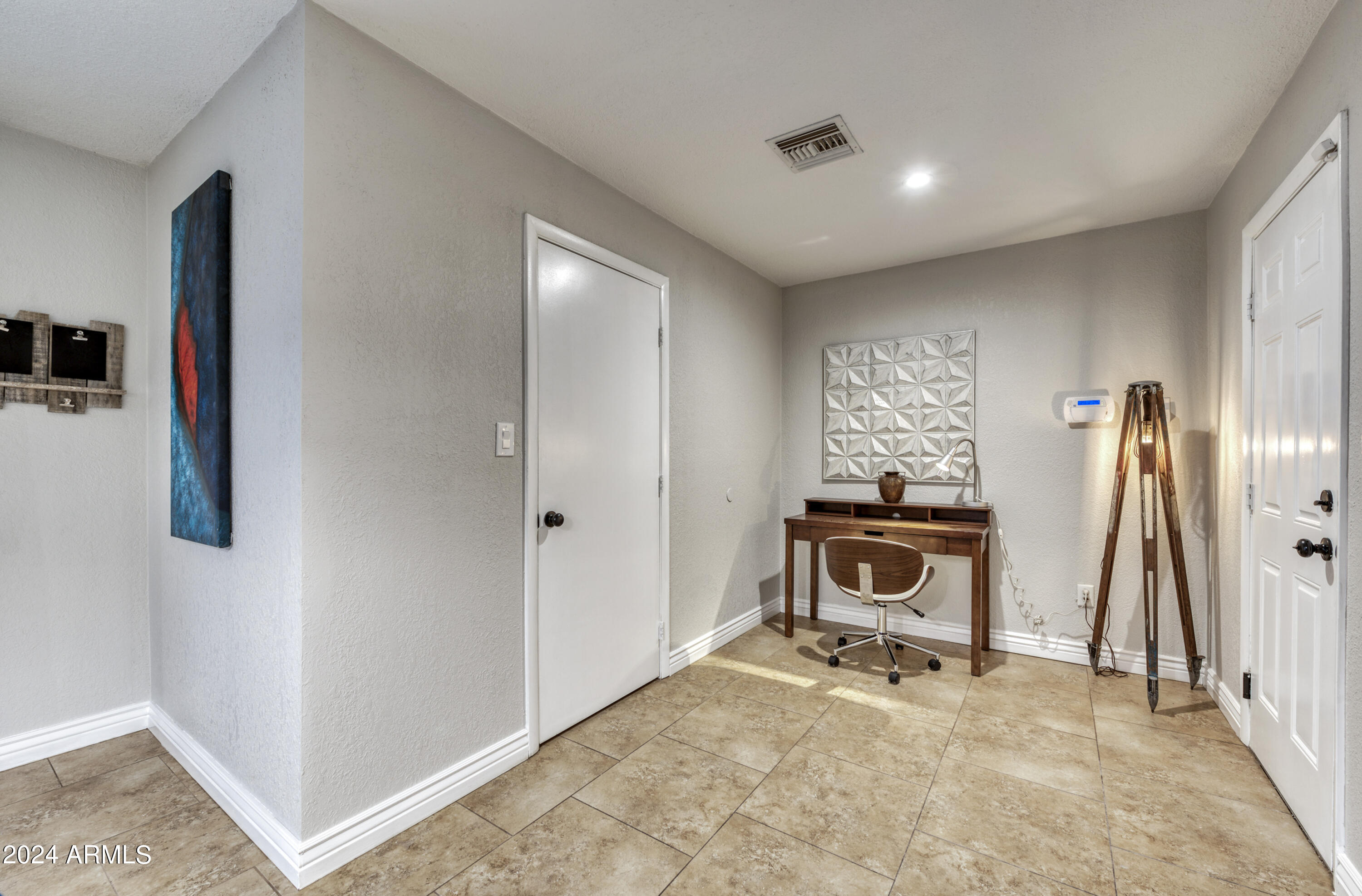 15841 North 23rd Place Phoenix, AZ 85022 - Photo 28 of 35 Office