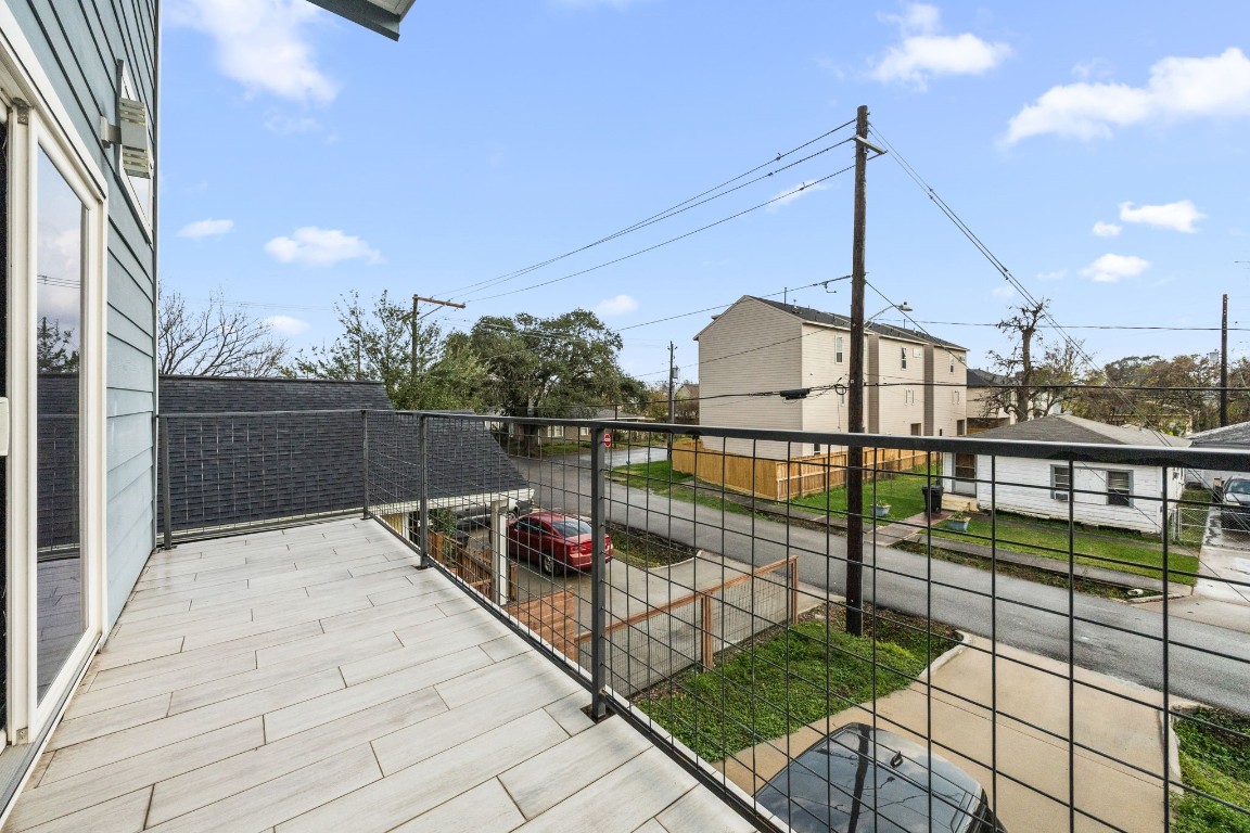317 East 35th Street, Unit A Houston, TX 77018 - Photo 14 of 24 a view of a balcony with chairs