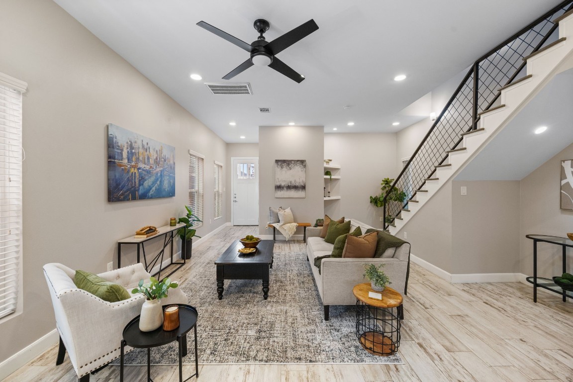 317 East 35th Street, Unit A Houston, TX 77018 - Photo 5 of 24 a living room with furniture and wooden floor