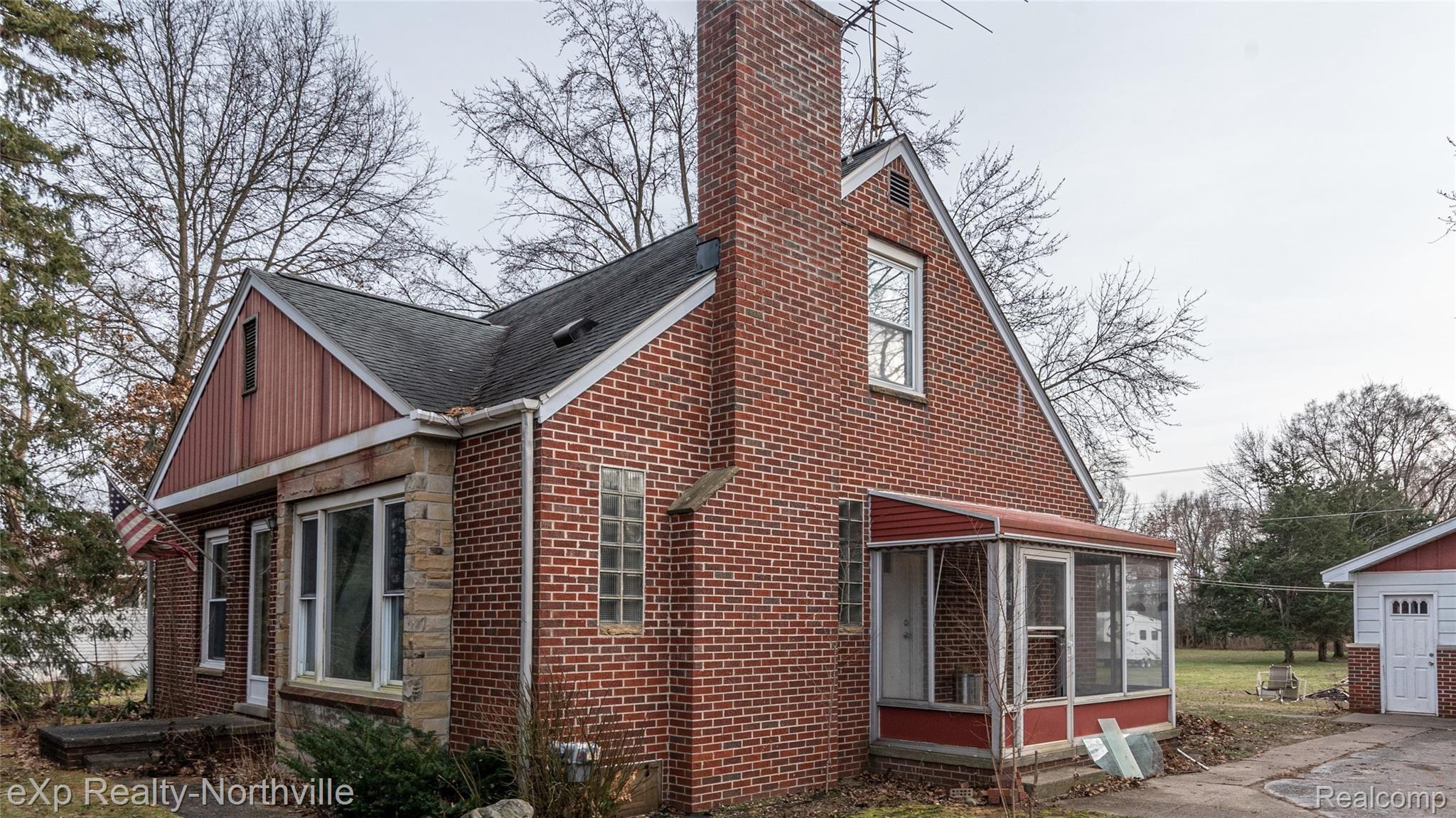 10872 Spencer Road Brighton, MI 48114 - Photo 6 of 45 005_28.jpg