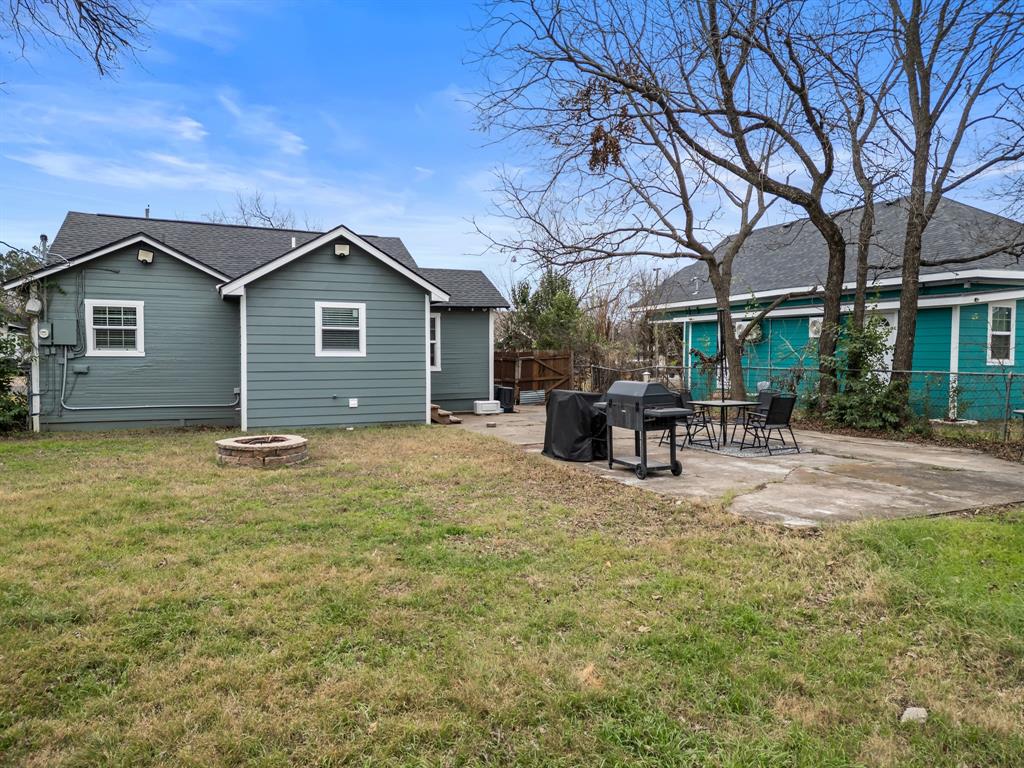 2119 Alexander Avenue Waco, TX 76708 - Photo 17 of 20 a house view with a garden space