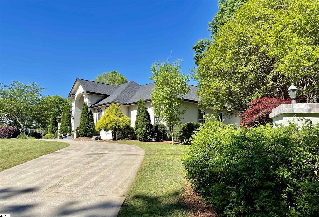 401 Glen Laurel Drive Easley, SC 29642 - Photo 4 of 36