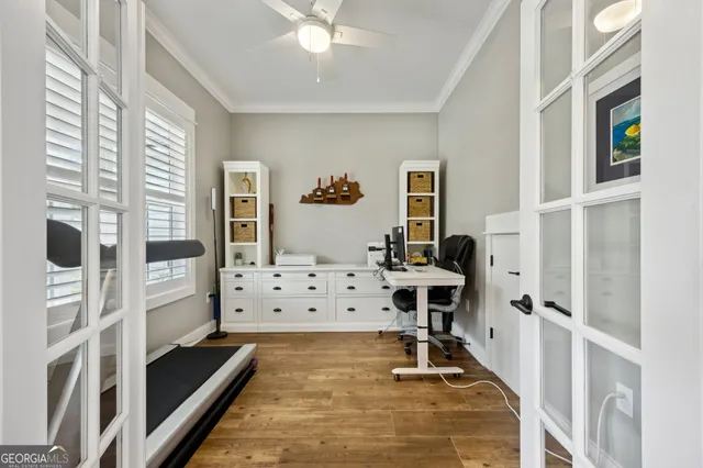 a view of a livingroom with furniture and a area