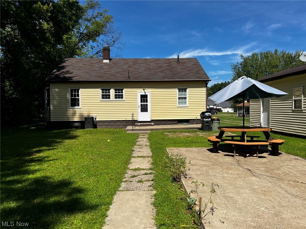 2428 Reeves Road Northeast Warren, OH 44483 - Photo 21 of 23 Back view of home