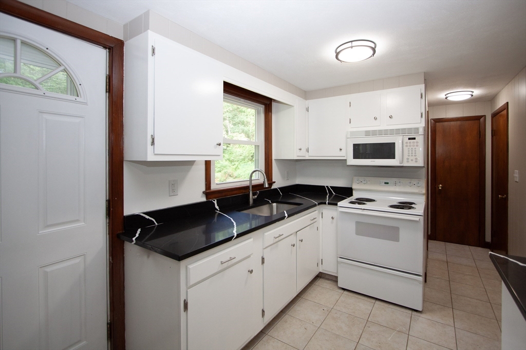 21 Siani Road Leicester, MA 01542 - Photo 20 of 31