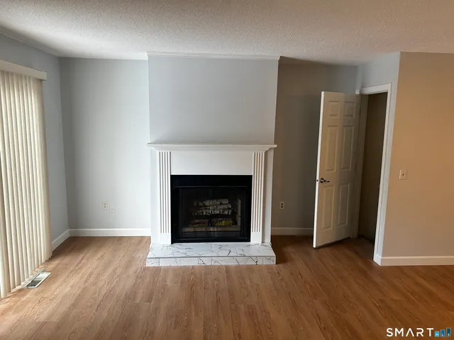 $2,400 | 151 Wynwood Drive, Unit 151, Enfield, CT 06082