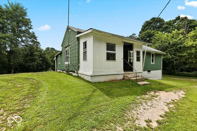 $72,900 | 200 South Madison Street, Bowling Green, IN 47833