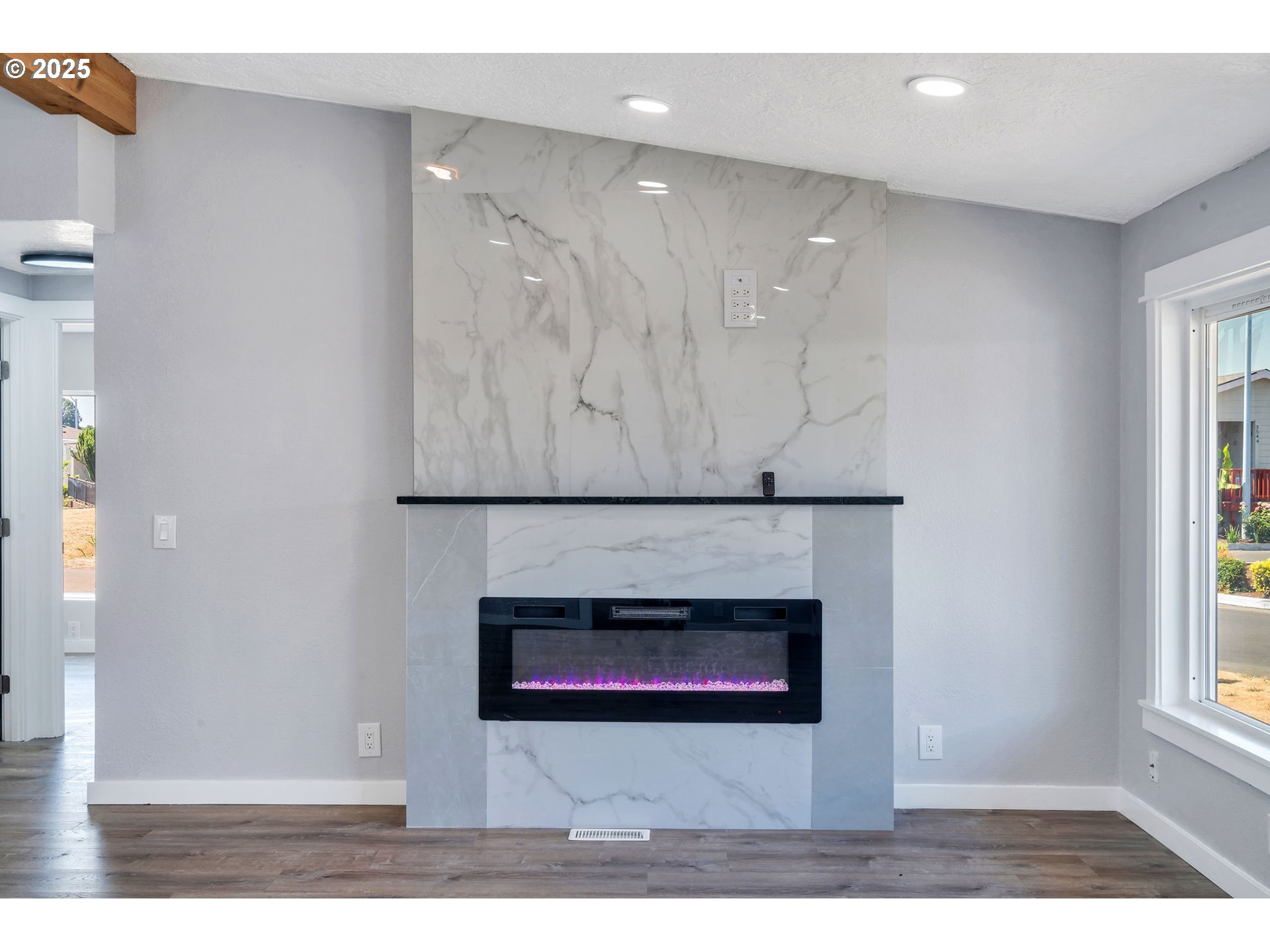3554 Turner Road Southeast Salem, OR 97302 - Photo 8 of 26 a living room with a fireplace