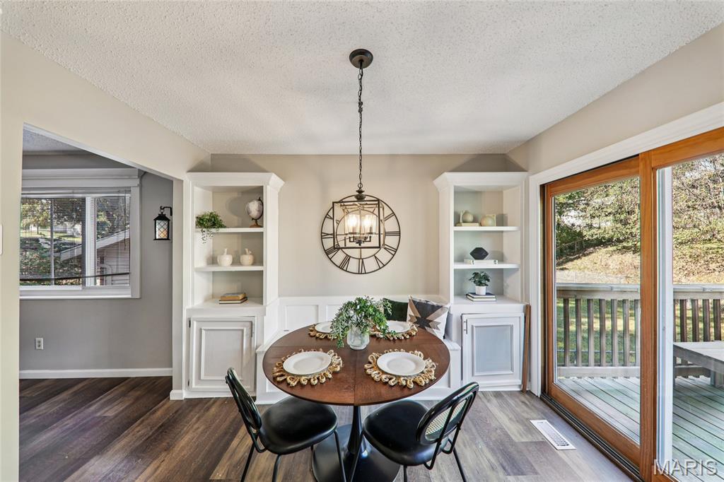 1111 Shadowoak Drive Ballwin, MO 63021 - Photo 6 of 31 Gallery Image 6