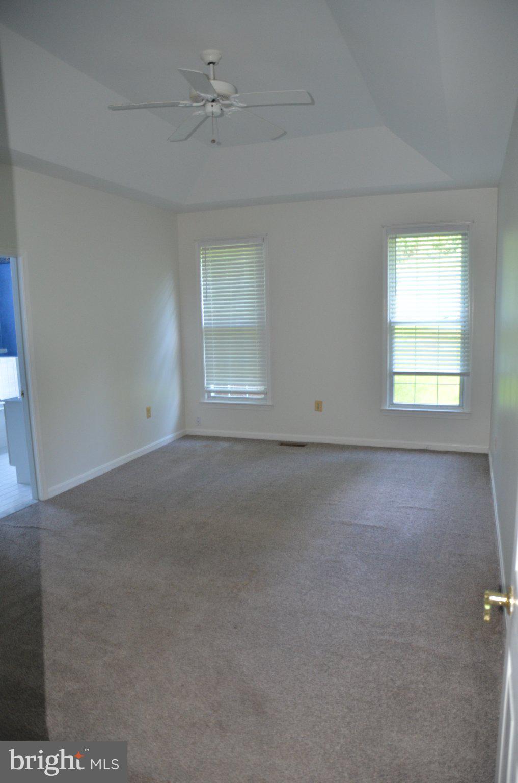 406 Longdraft Road Gaithersburg, MD 20878 - Photo 10 of 24 Spacious room with natural light.