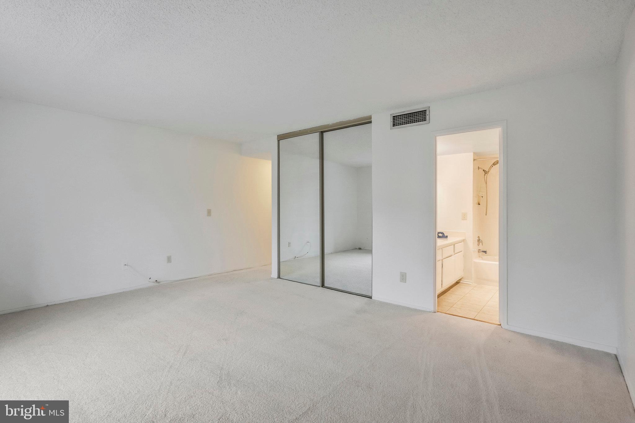 6101 Edsall Road, Unit 712 Alexandria, VA 22304 - Photo 25 of 53 an empty room with windows and closet